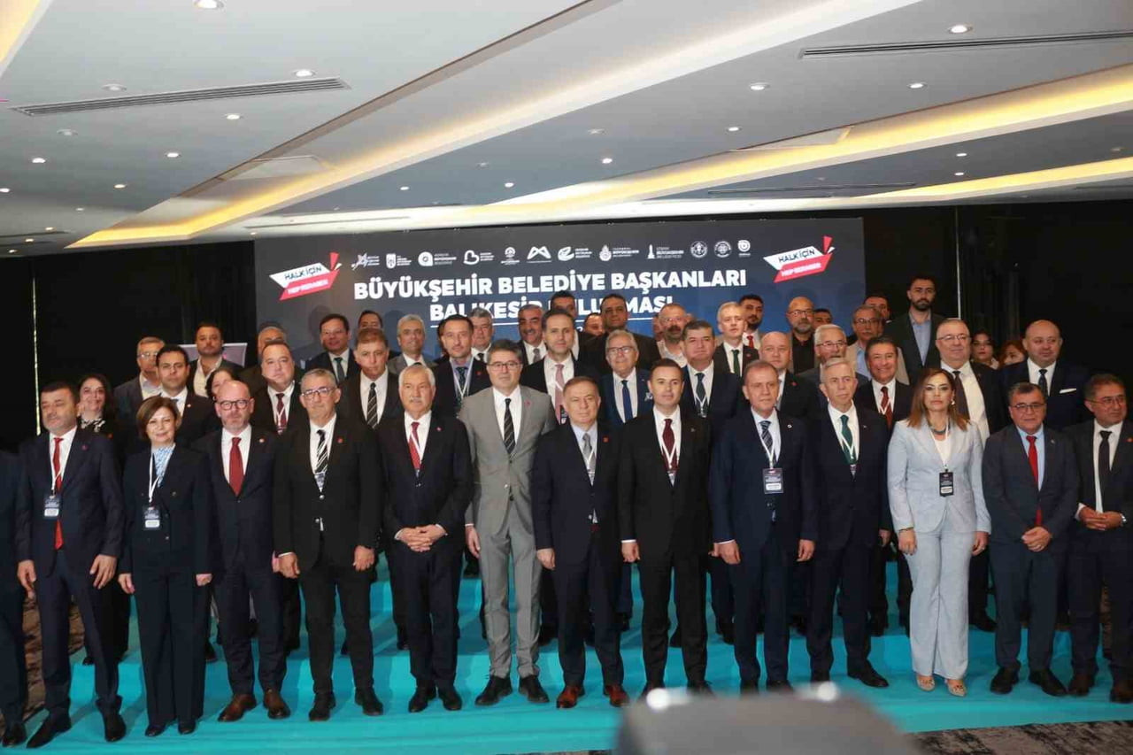 CUMHURİYET HALK PARTİSİ (CHP) BÜYÜKŞEHİR BELEDİYE BAŞKANLARI BALIKESİR'DE BİR ARAYA...