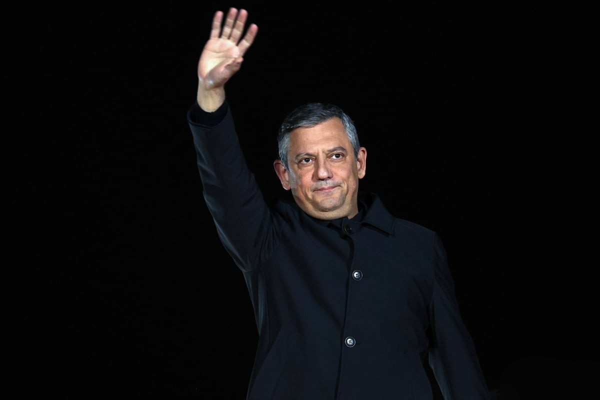 Cumhuriyet Halk Partisi (CHP) Genel Başkanı Özgür Özel, Bolu’da Hükümet Meydanı'nda düzenlenen...