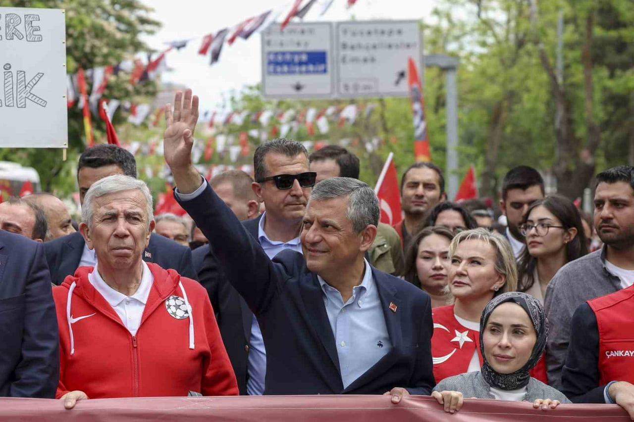CUMHURİYET HALK PARTİSİ (CHP) GENEL BAŞKANI ÖZGÜR ÖZEL, "GENÇLER ATA'YA VEFALARINI GÖSTERİYORLAR....