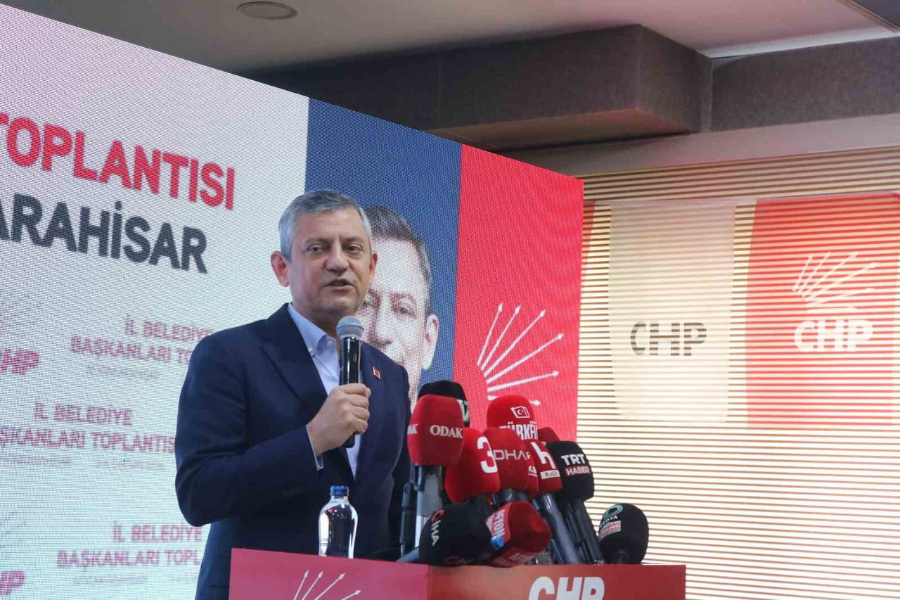 CUMHURİYET HALK PARTİSİ (CHP) GENEL BAŞKANI ÖZGÜR ÖZEL, SON GÜNLERDE CHP’Lİ BELEDİYELERE YÖNELİK...
