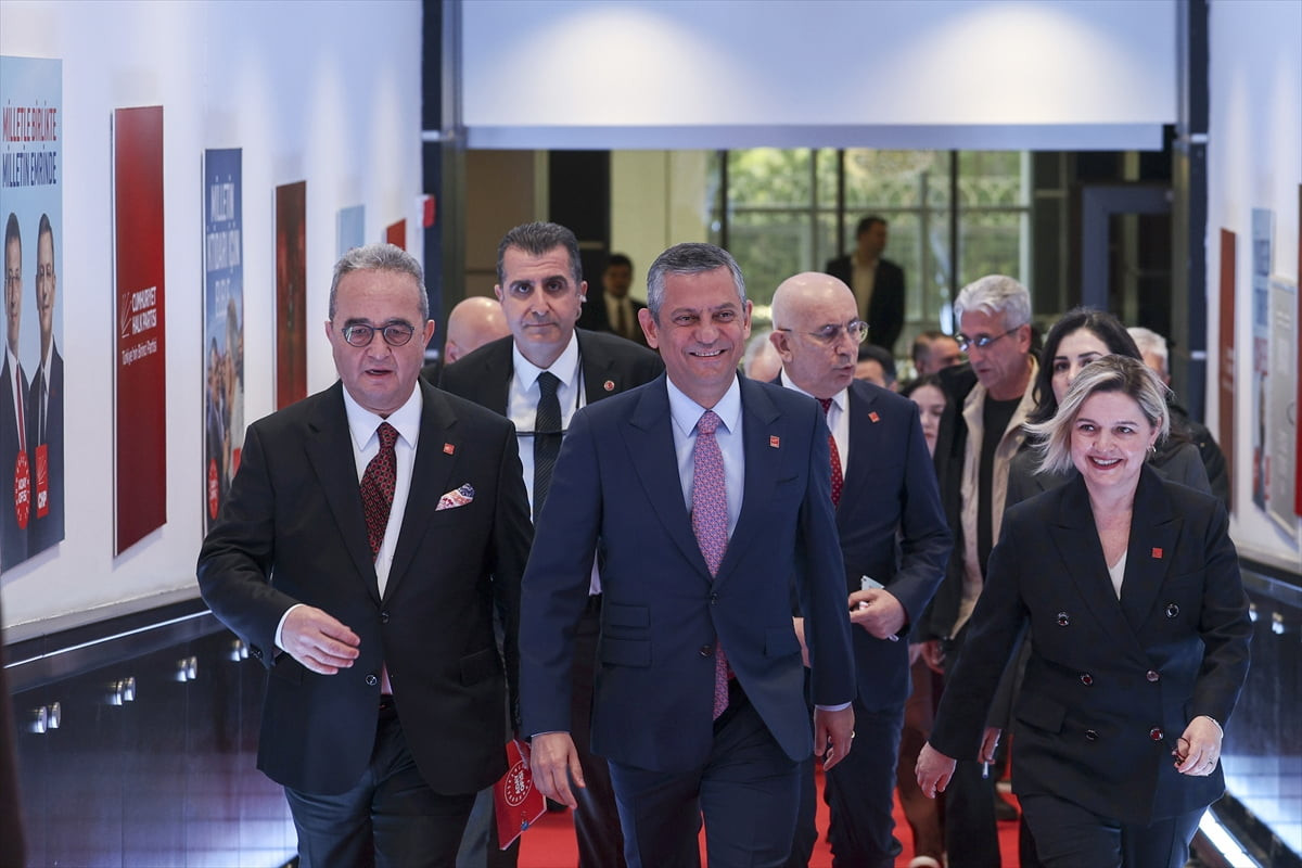 Cumhuriyet Halk Partisi Genel Başkanı Özgür Özel, partisinin Cumhurbaşkanlığı Aday Ofisi (CAO)...