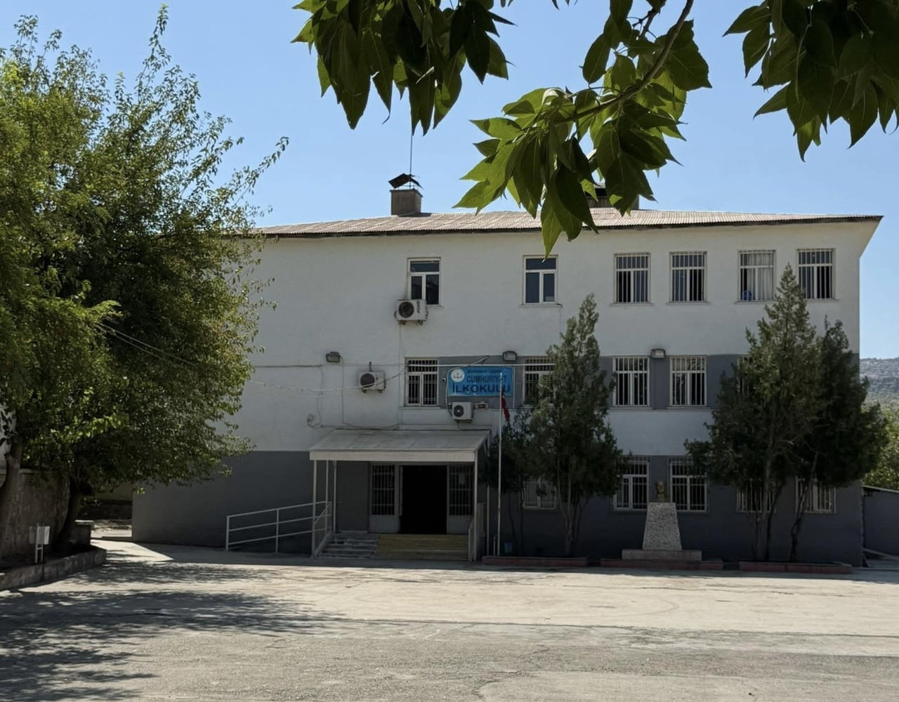 CUMHURİYET İLKÖĞRETİM OKULU 1/A SINIFI ÖĞRENCİSİ EYLÜL KARADAĞ DÜN AKŞAM SAATLERİNDE EVİNDE KALP...