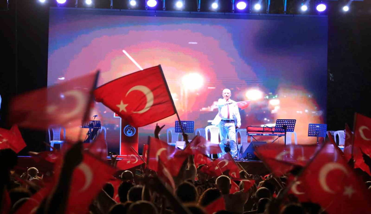 CUMHURİYET MEYDANI'NDA PROGRAM DÜZENLENDİ
