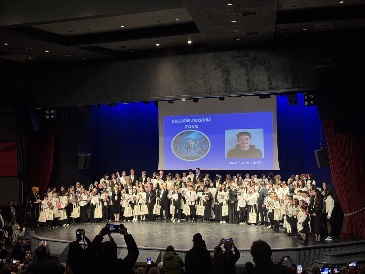 Cumhuriyet'in ikinci yüzyılına edebi bir miras bırakmak amacıyla hayata geçirilen "100 Yazar 100...