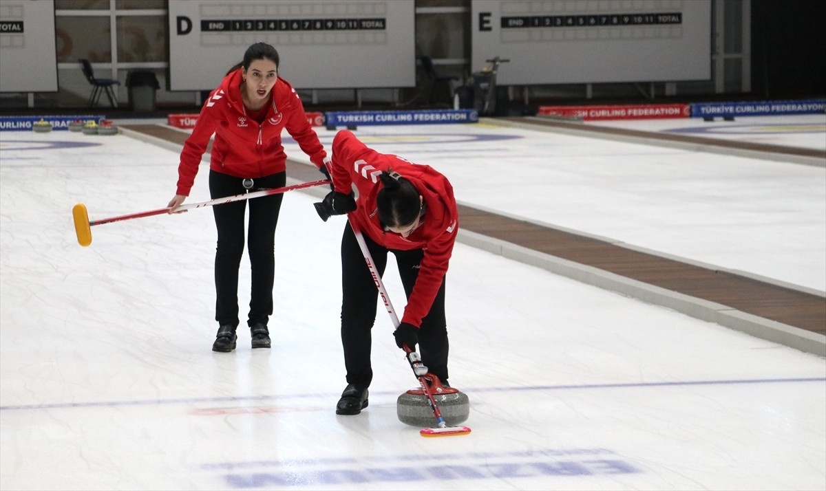 Curling Kadın Milli Takımı, Avrupa Curling Şampiyonası'nın ardından ilk kez direkt katılacakları...