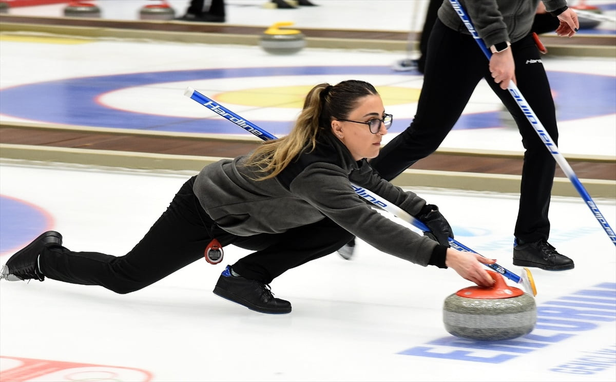 Curlingde Taner Şancı 1. Lig müsabakaları tamamlandı. Erzurum'un Yakutiye ilçesindeki Curling Spor...
