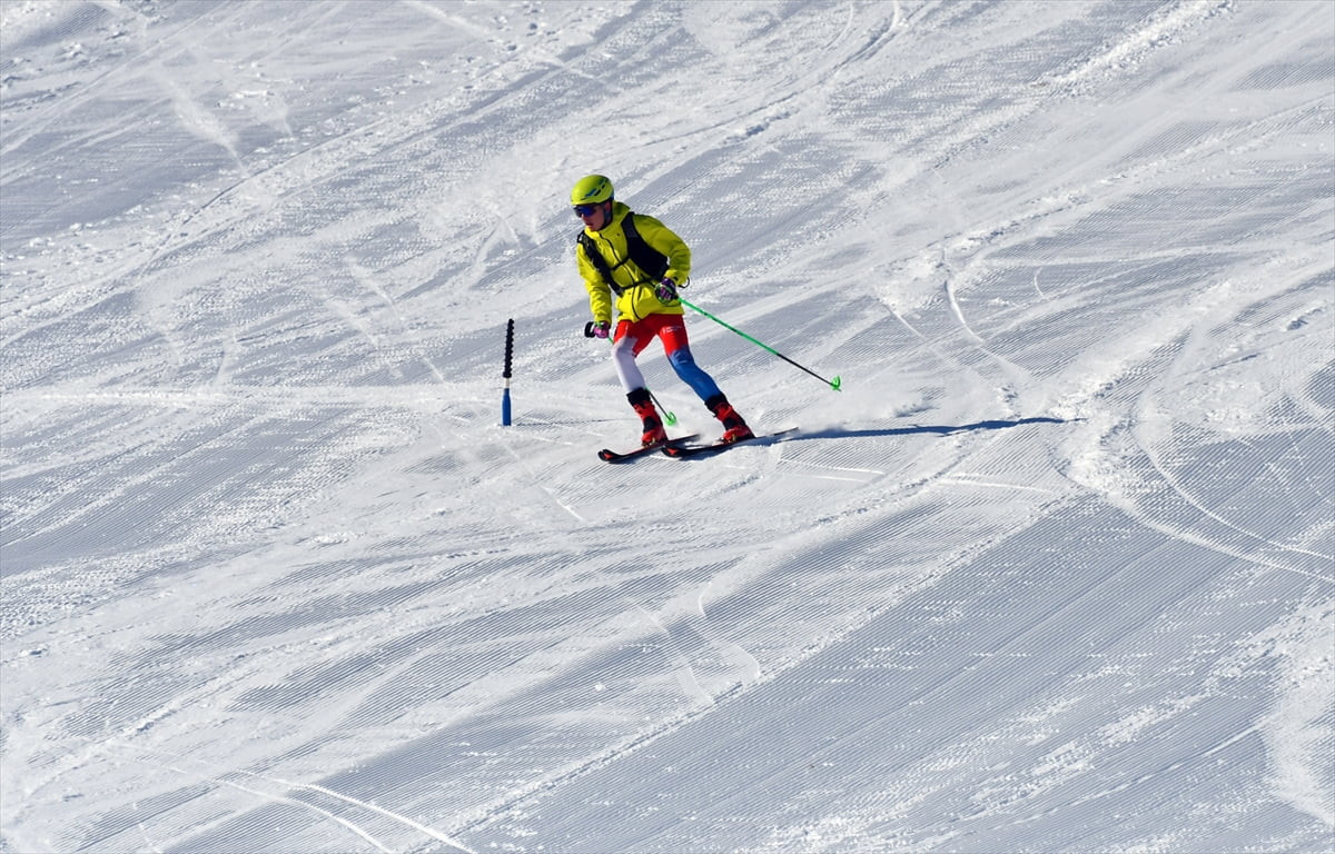 Dağ Kayağı Milli Takımı, Fransa ve Andorra'da düzenlenecek Dünya Kupası öncesinde Kars'ın...