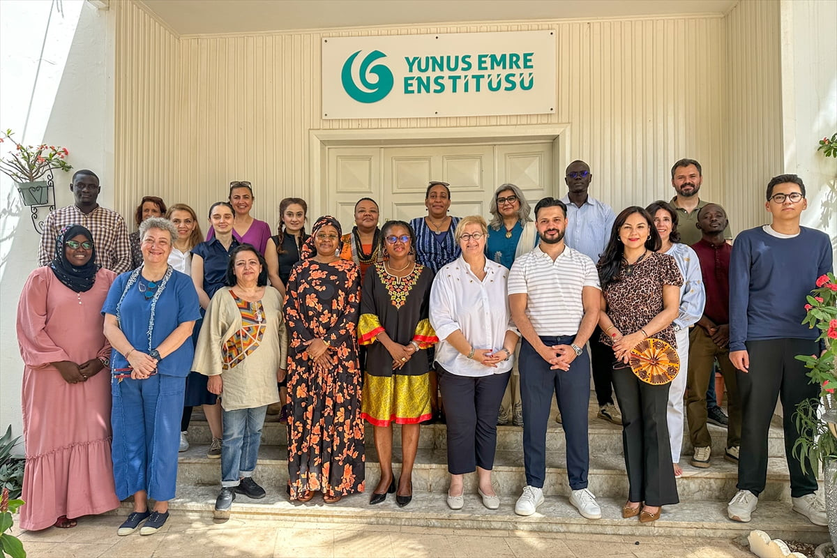 Dakar Yunus Emre Enstitüsü (YEE) ile Türkiye'nin Dakar Büyükelçiliği işbirliğinde yetim çocuklar...