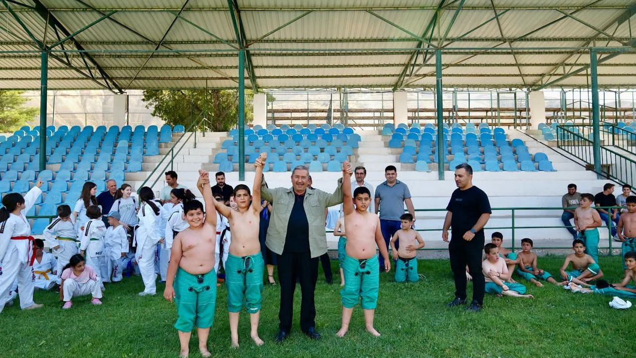 Darende'de genç sporculara belediyeden destek
