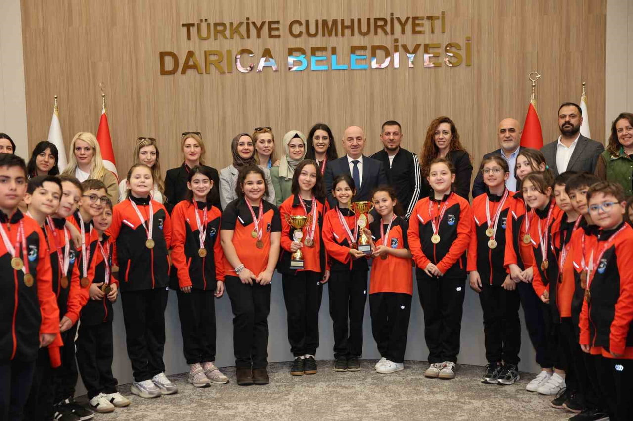 DARICA BELEDİYESİ EĞİTİM SPOR KULÜBÜ HALK OYUNLARI EKİBİ, İL ŞAMPİYONASINDA İKİ FARKLI KATEGORİDE...