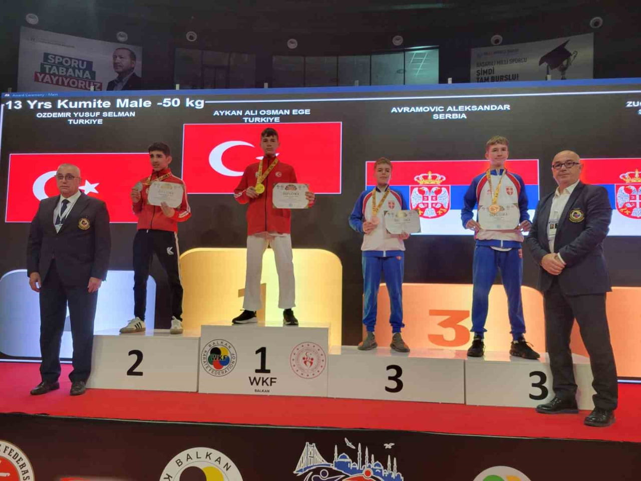DARICA BELEDİYESİ EĞİTİM VE SPOR KULÜBÜ SPORCULARI, İSTANBUL'DA DÜZENLENEN BALKAN KARATE...