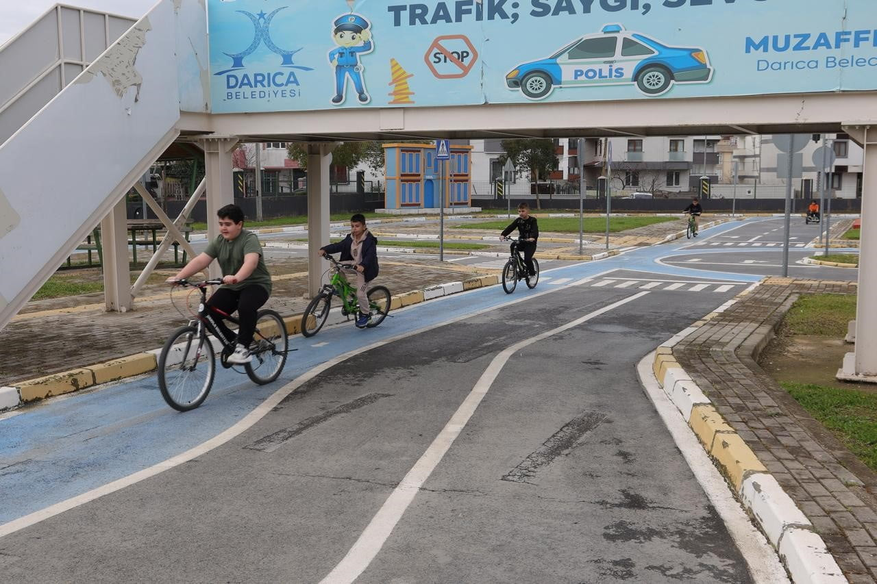 DARICA BELEDİYESİ TARAFINDAN HAYATA GEÇİRİLEN TRAFİK EĞİTİM PARKI'NDA, ÇOCUKLARA TRAFİK BİLİNCİ...