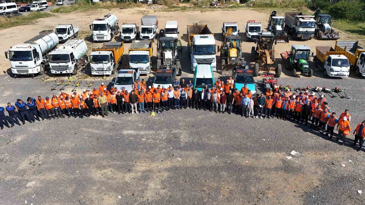 DARICA BELEDİYESİ, YAZ MEVSİMİNİN GELMESİYLE BİRLİKTE İLÇE GENELİNDE 100 PERSONEL VE ONLARCA...