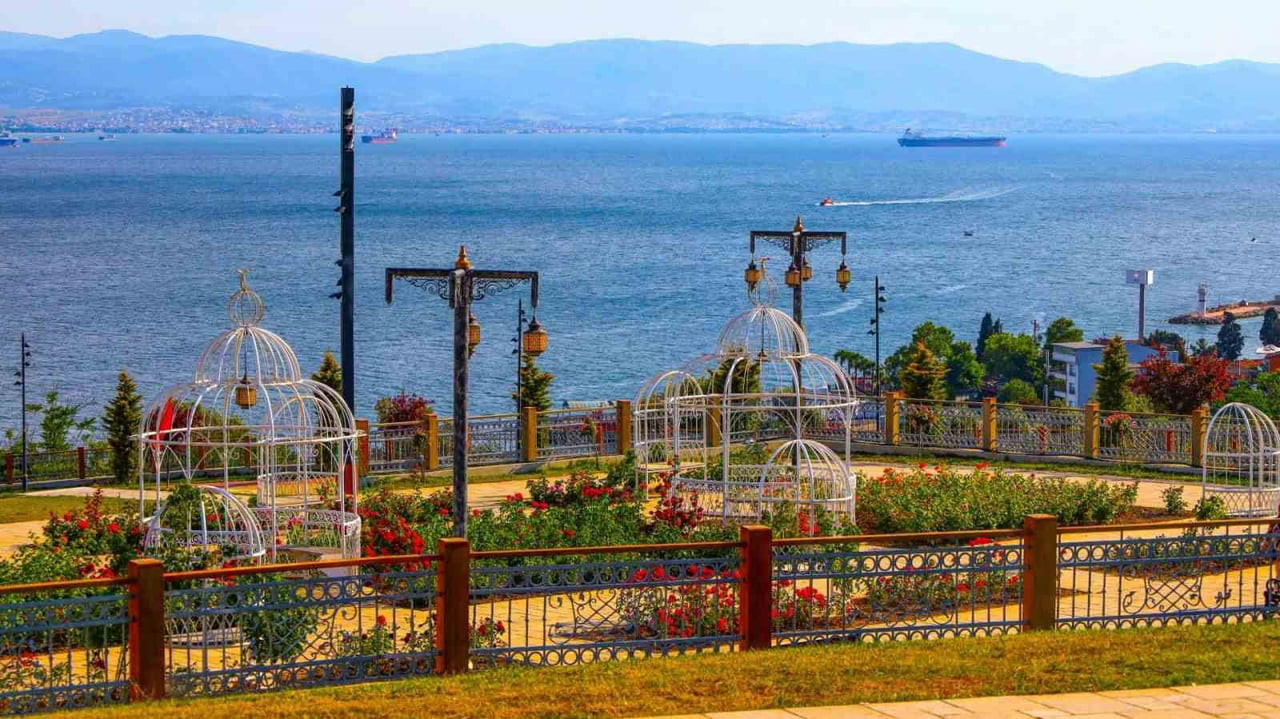 DARICA MİLLET BAHÇESİ'NDE YER ALAN GÜLİSTAN BAHÇESİ, TÜRK İSLAM BAHÇESİ VE KAKTÜS BAHÇESİ; ESTETİK...