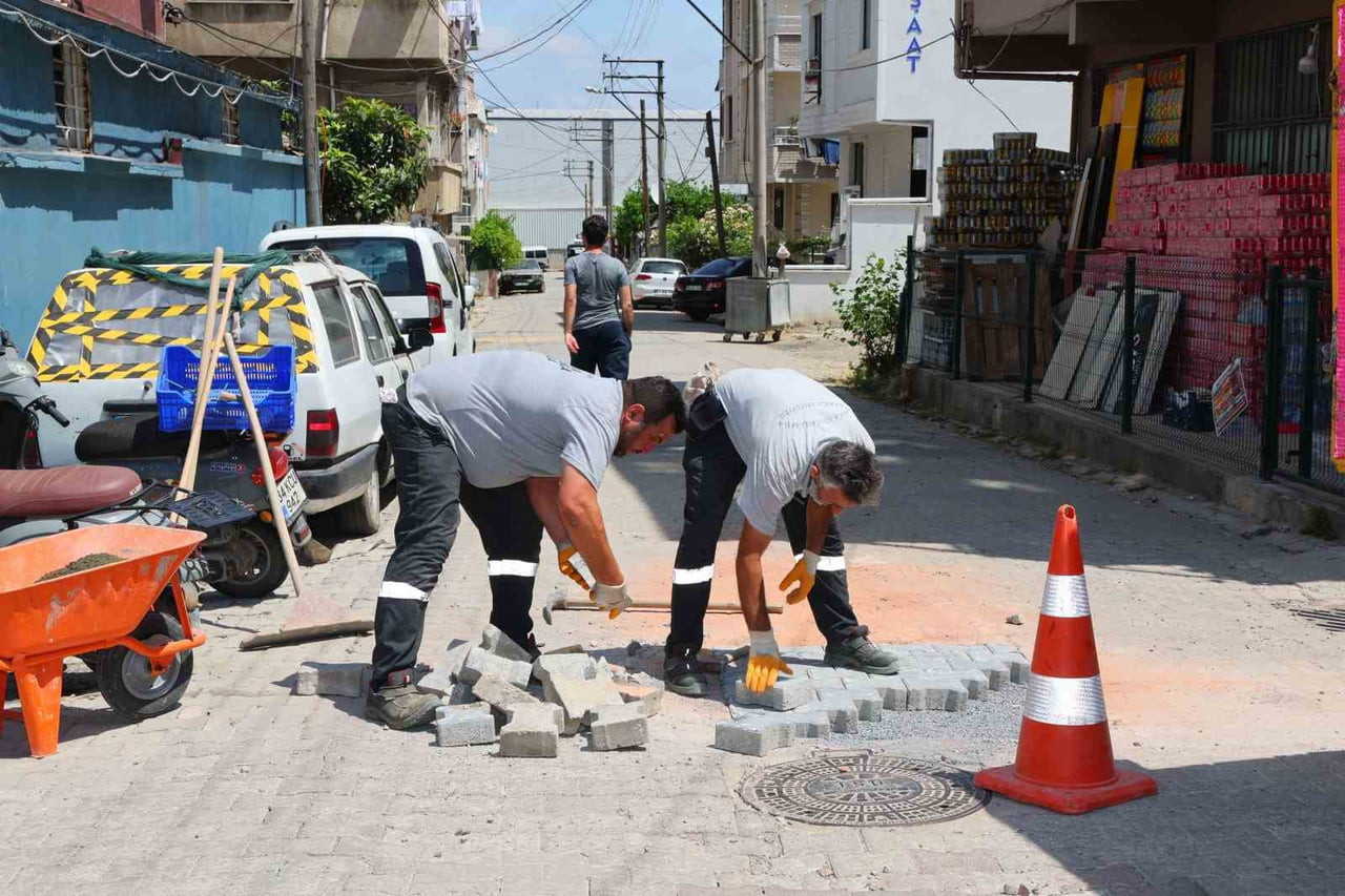 DARICA'DA BAŞLATILAN YAZ TEMİZLİK ÇALIŞMASI, OSMANGAZİ MAHALLESİ'NDE YAKLAŞIK 100 PERSONELİN...