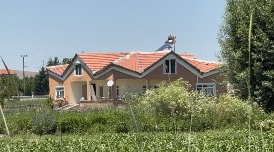 DEAŞ TERÖR ÖRGÜTÜ ÜYESİ ÇİFTİN EVİNDEKİ İNCELEMELER DEVAM EDİYOR.