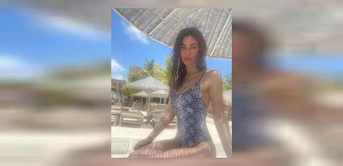 Defne Samyeli bikini pozları