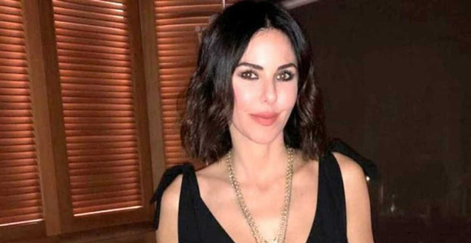Defne Samyeli Dekoltesiyle Çok Konuşuldu