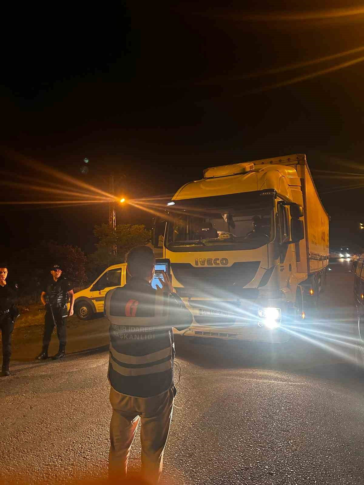 DEFTERDARLIK DENETİM EKİPLERİ, KENTİN ANKARA VE İSTANBUL İSTİKAMETİNDEKİ GÜZERGAHLARINDA...