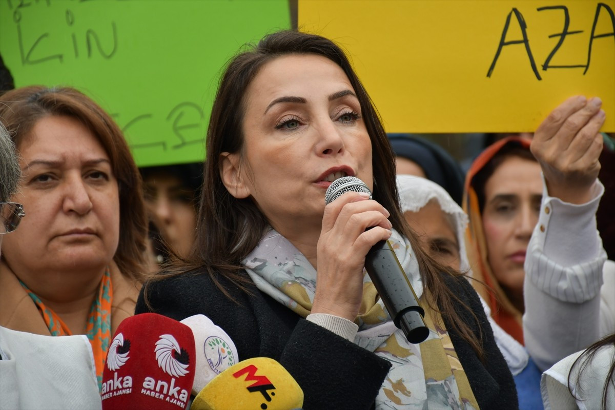 DEM Parti Eş Genel Başkanı Tülay Hatimoğulları, Batman'da düzenlenen yürüyüşe katıldı....