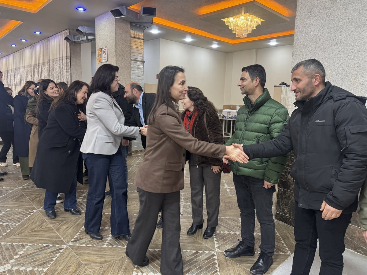 DEM Parti Eş Genel Başkanı Tülay Hatimoğulları (solda), Hakkari'nin Yüksekova ilçesinde düzenlenen...