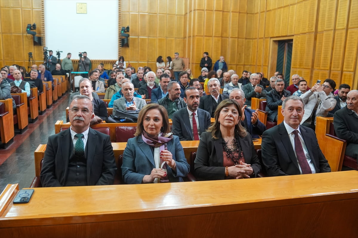 DEM Parti Eş Genel Başkanı Tuncer Bakırhan (sağda), DEM Parti Erzurum Milletvekili Meral Danış...