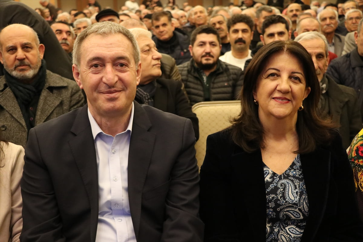 DEM Parti Eş Genel Başkanı Tuncer Bakırhan (solda) ve TBMM Başkanvekili ve DEM Parti Van...