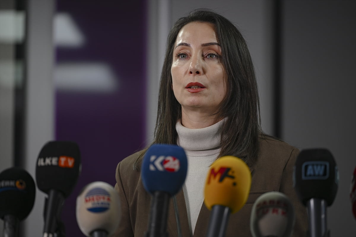 DEM Parti Eş Genel Başkanları Tülay Hatimoğulları (fotoğrafta) ve Tuncer Bakırhan, Suriye'nin...