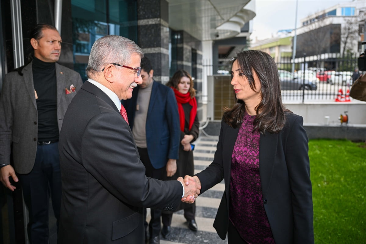 DEM Parti Eş Genel başkanları Tülay Hatimoğulları (sağda) ve Tuncer Bakırhan, Gelecek Partisi...