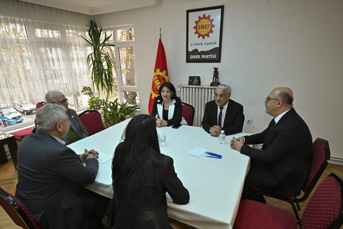 DEM Parti heyeti, Emek Partisi Genel Başkanı Seyit Aslan'ı ziyaret etti. DEM Parti heyetinde, TBMM...