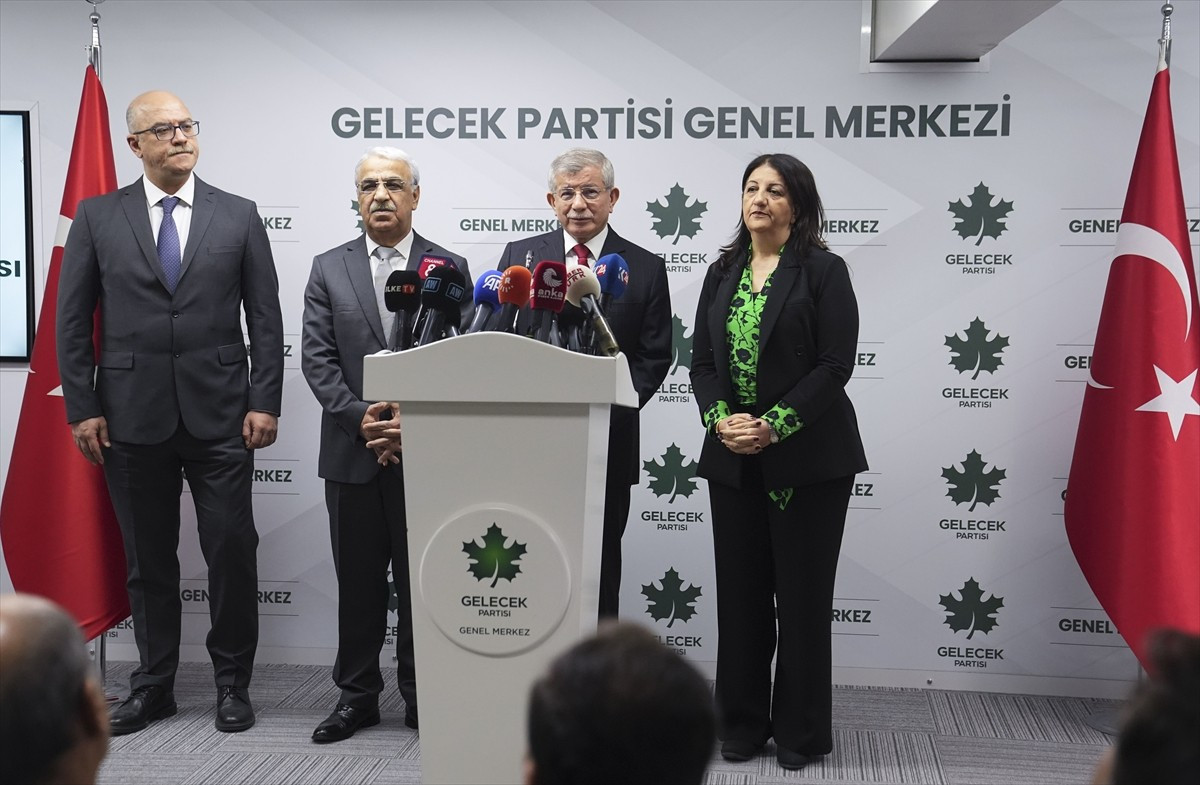 DEM Parti heyeti, Gelecek Partisi Genel Başkanı Ahmet Davutoğlu'nu (sağ 2) ziyaret etti. DEM Parti...