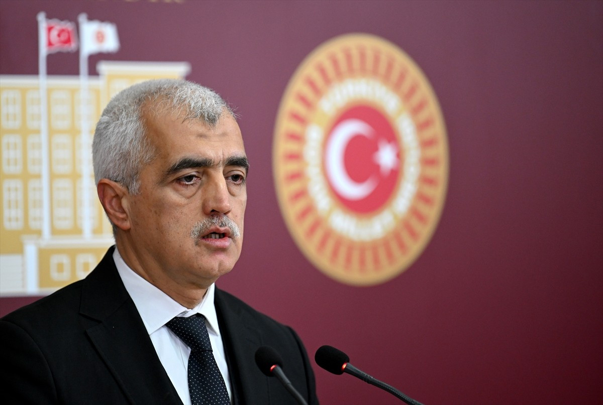 DEM Parti Kocaeli Milletvekili Ömer Faruk Gergerlioğlu, TBMM'de basın toplantısı düzenledi.