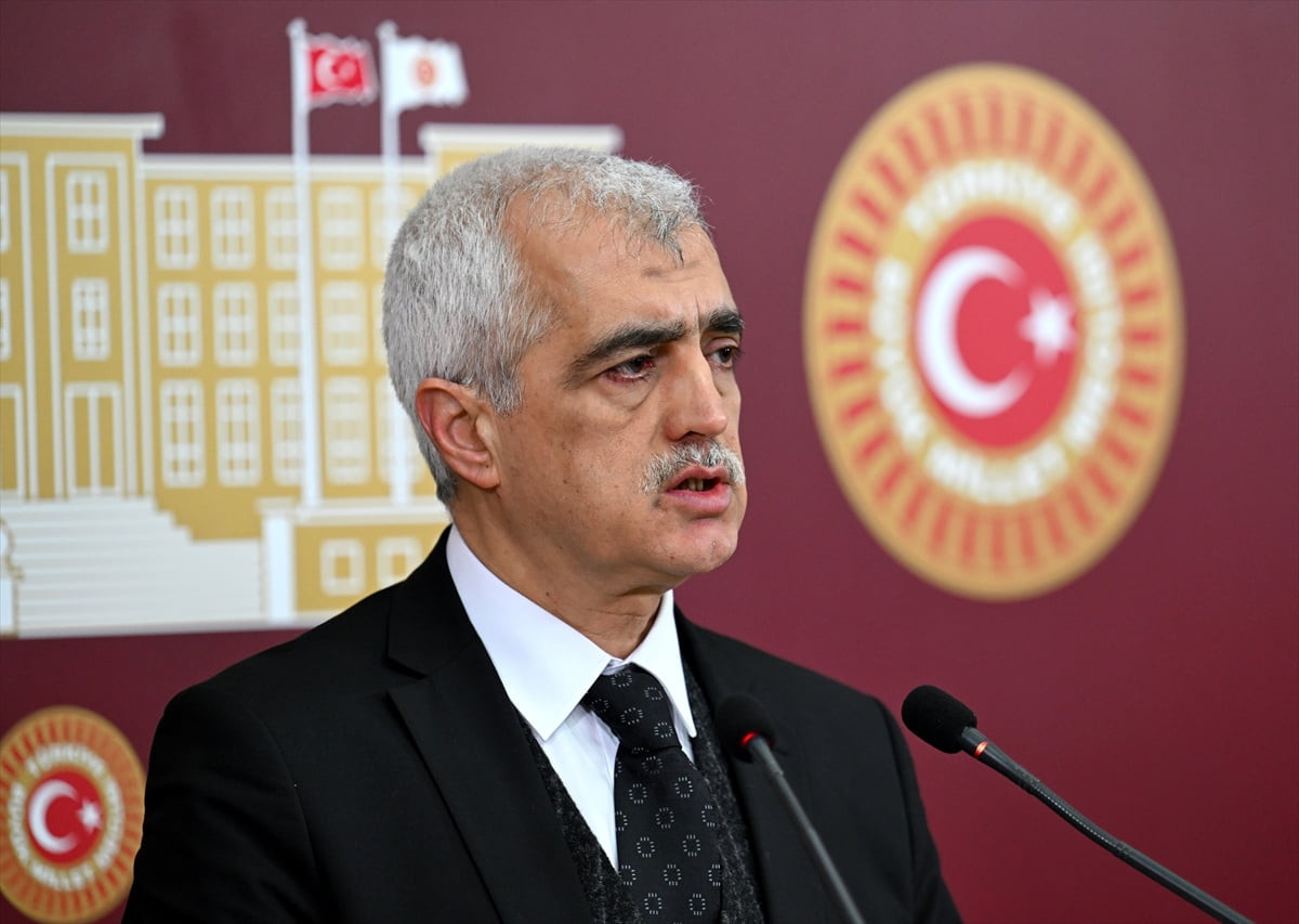 DEM Parti Kocaeli Milletvekili Ömer Faruk Gergerlioğlu, TBMM'de basın toplantısı düzenledi.