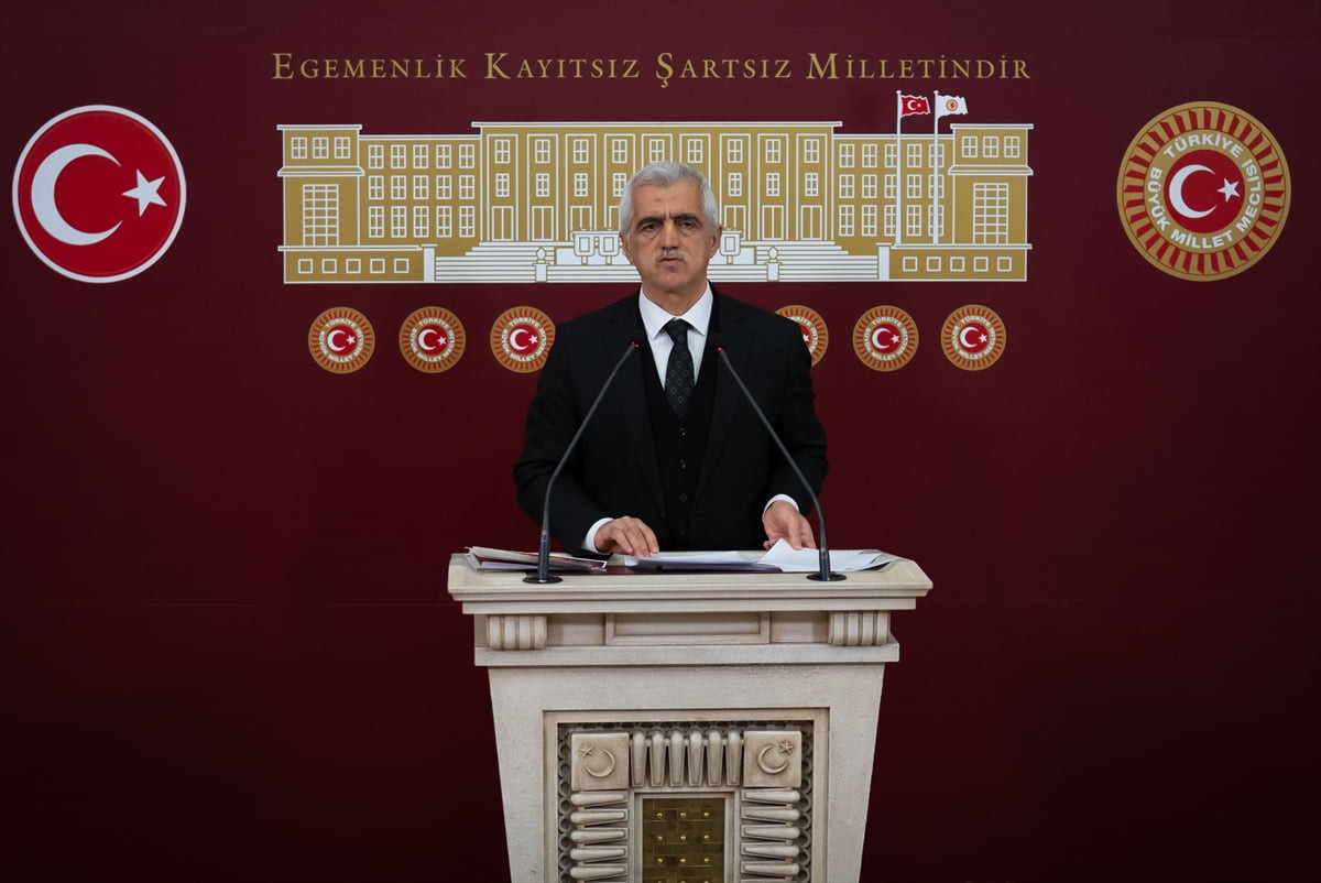 DEM Parti Kocaeli Milletvekili Ömer Faruk Gergerlioğlu, TBMM'de düzenlediği basın toplantısında...