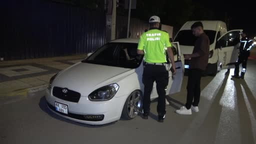 Denetimde abartı ışıklandırmadan ceza yiyen sürücü: "Yapmayın böyle şeyleri ben pişmanım, bu...