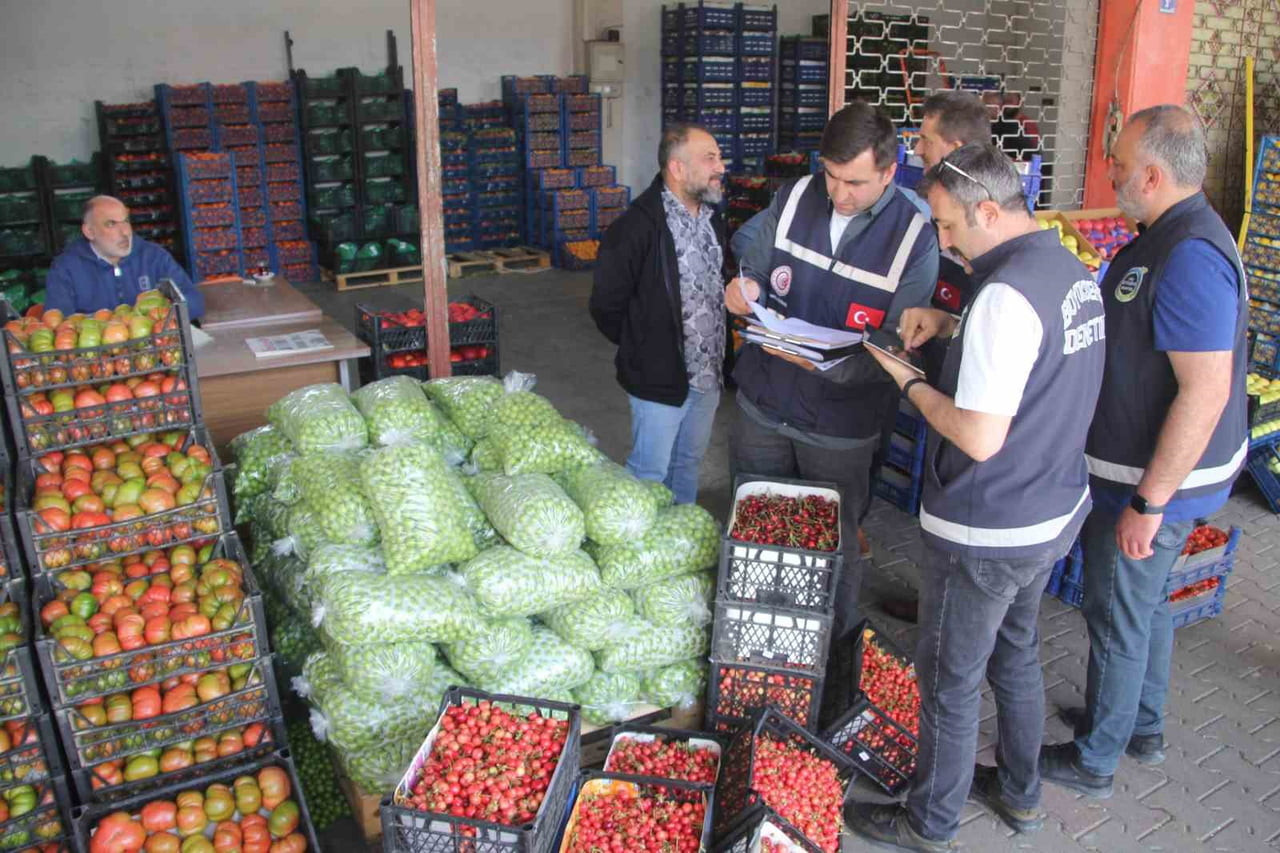 DENETİMDE, İŞLETMELERDEKİ MEVCUT ÜRÜN MİKTARI İLE HAL KAYIT SİSTEMİ'NDEKİ STOK MİKTARININ UYUMLU...