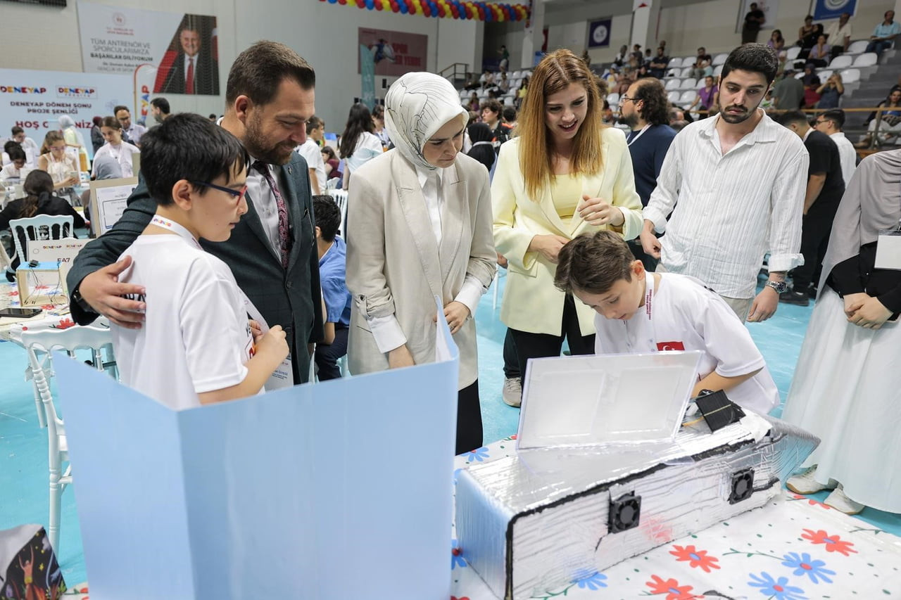 DENEYAP TEKNOLOJİ ATÖLYELERİ DÖNEM SONU PROJE ŞENLİĞİ’NDE 15 BİNİ AŞKIN ÖĞRENCİ PROJELERİNİ...