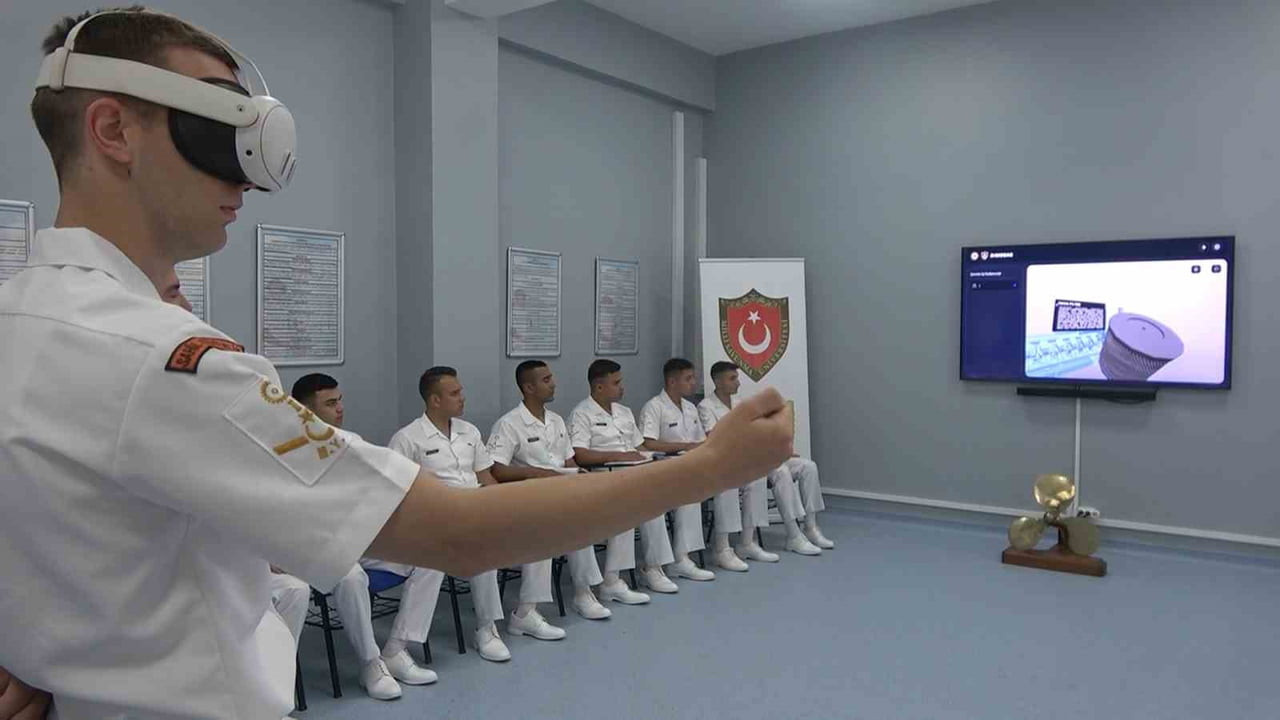 DENİZ ASTSUBAY MESLEK YÜKSEKOKULU'NDA ÖĞRENCİLER, YAPAY ZEKÂ, SİBER GÜVENLİK, ELEKTRONİK HARP VE...