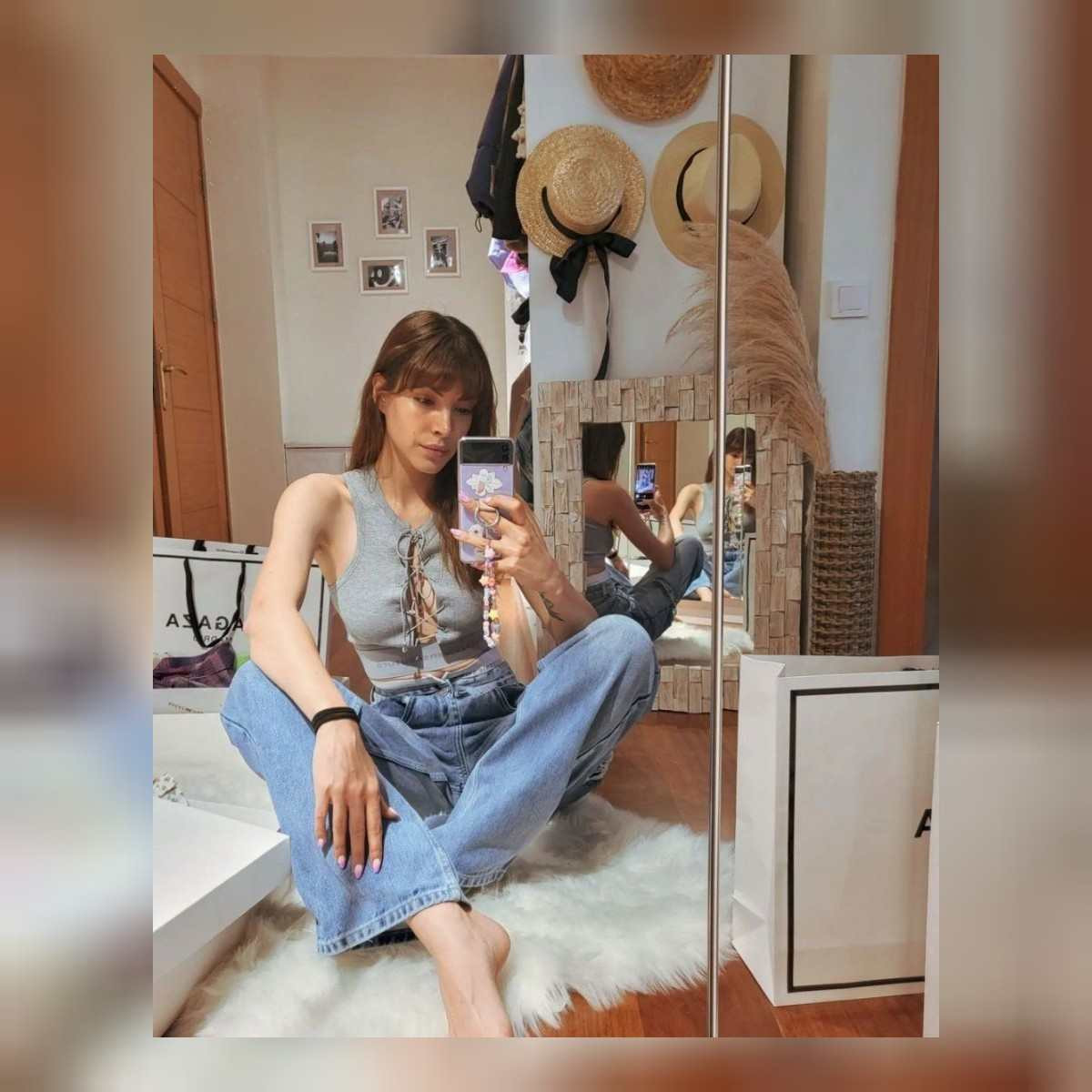 deniz baysal iç çamaşırsız paylaşım