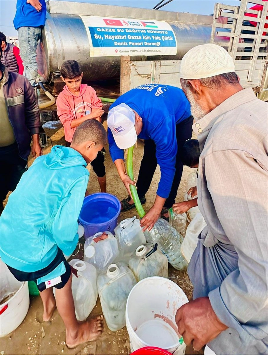 Deniz Feneri Derneği, Gazze'de yaşanan su sıkıntısının ardından en büyük su konvoyunu bölgeye...