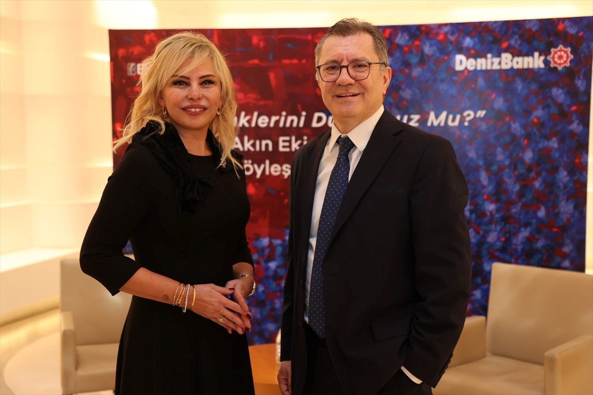 DenizBank Genel Müdür Yardımcısı ve Hukuk Müşaviri Akın Ekici'nin üretimleri sanatseverlerle...