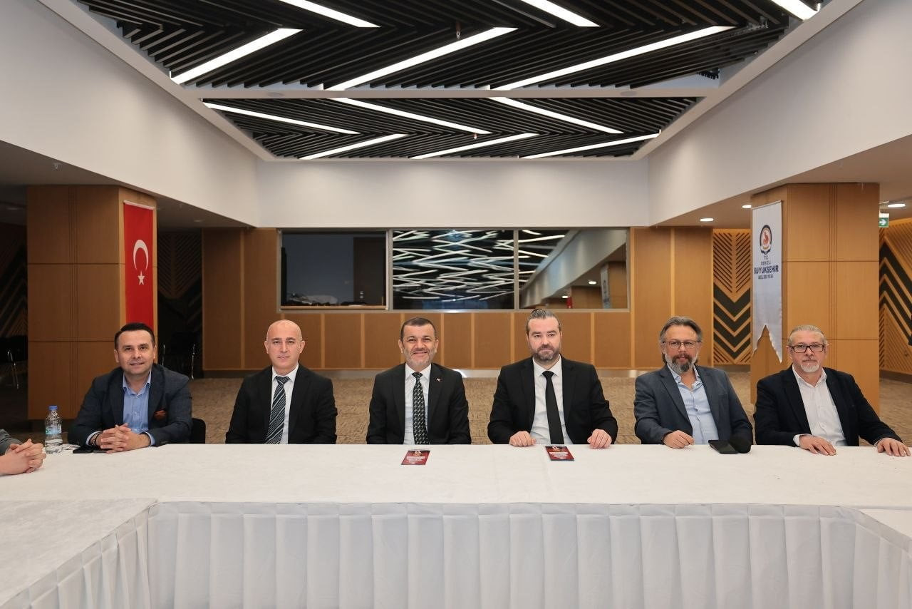 DENİZLİ BÜYÜKŞEHİR BELEDİYE BAŞKANI BÜLENT NURİ ÇAVUŞOĞLU, KENTTE GÖREV YAPAN BASIN MENSUPLARIYLA...