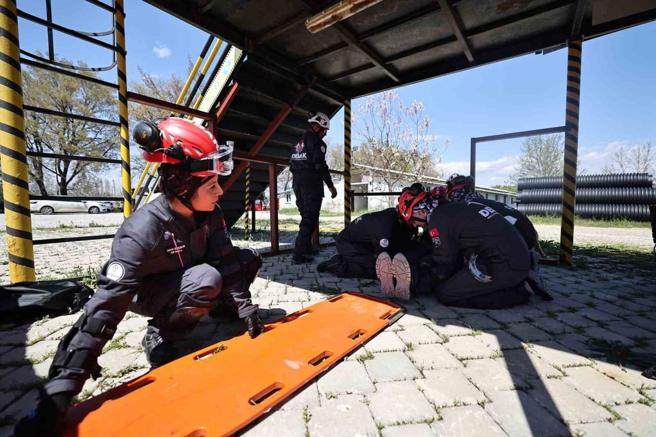 DENİZLİ BÜYÜKŞEHİR BELEDİYESİ, "AFETLERE DİRENÇLİ ŞEHİR" VİZYONU KAPSAMINDA BÜNYESİNDE OLUŞTURDUĞU...