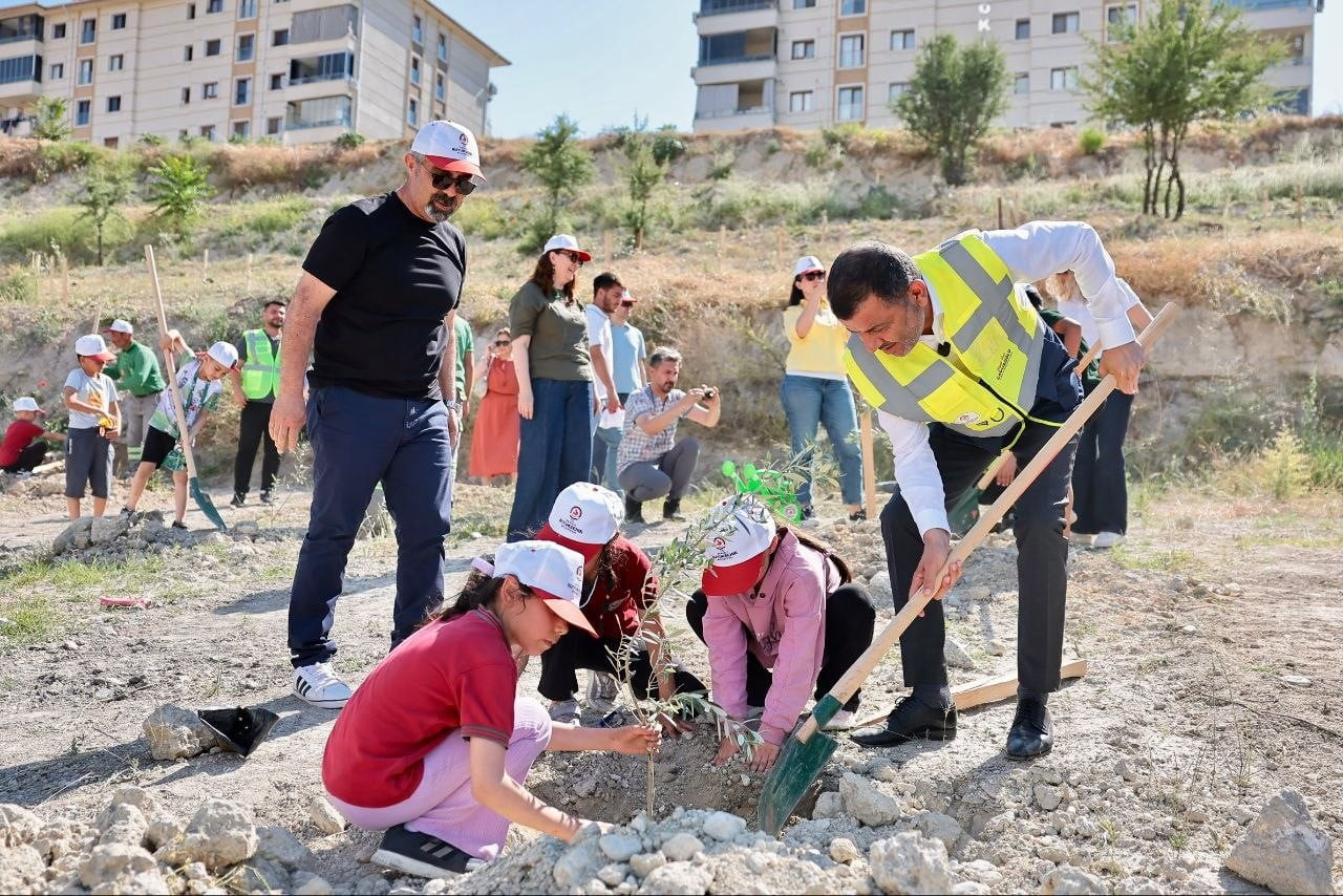 DENİZLİ BÜYÜKŞEHİR BELEDİYESİ, TÜRKİYE ÇEVRE HAFTASI’NDA ÇOCUKLARI DOĞAYLA BULUŞTURDU. BAŞKAN...