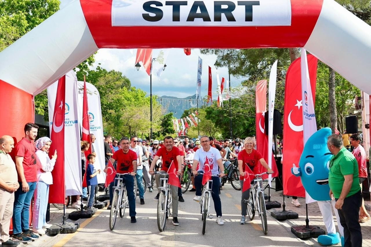 DENİZLİ BÜYÜKŞEHİR BELEDİYESİ’NİN DÜZENLEDİĞİ "UMUDA PEDAL ÇEVİR" BİSİKLET ŞENLİĞİ’NDE PEDALLAR...