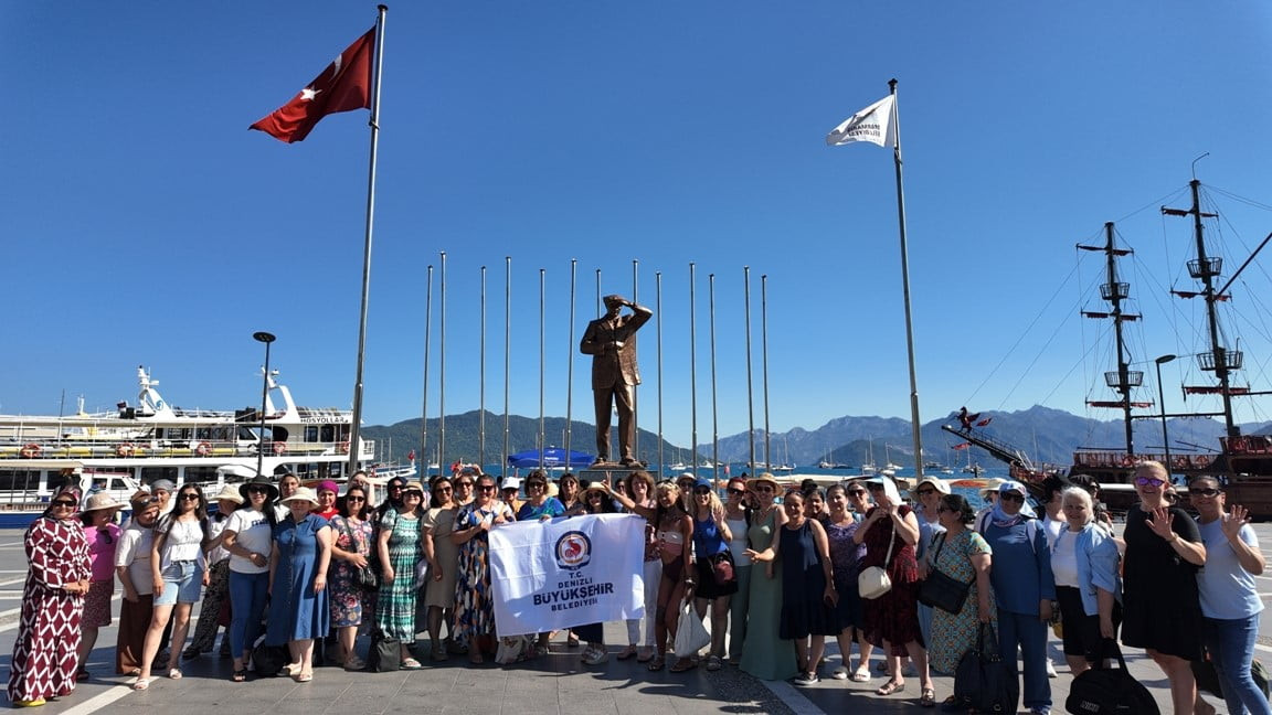 DENİZLİ BÜYÜKŞEHİR BELEDİYESİ’NİN KADINLARA YÖNELİK HAYATA GEÇİRDİĞİ "YÜZME BİLMEYEN KADIN...