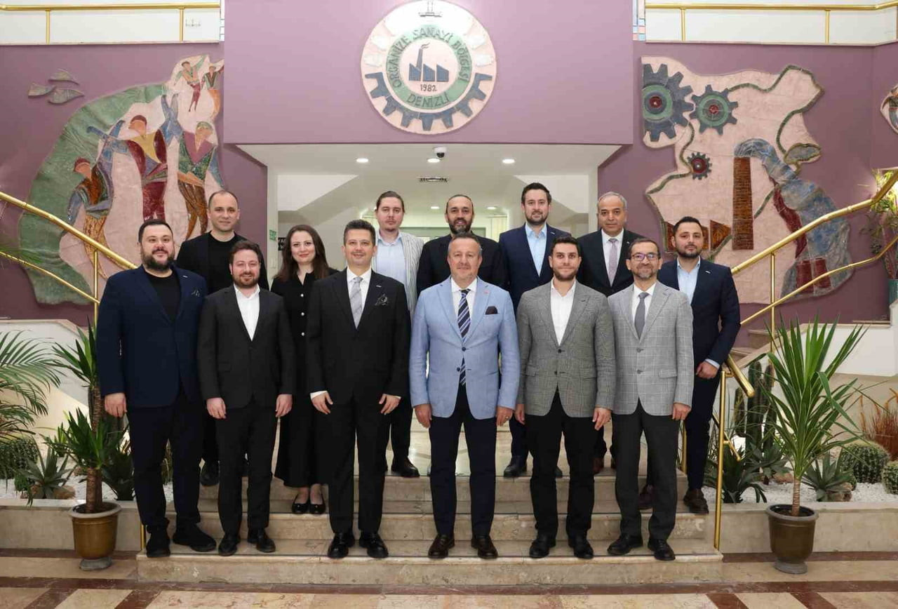 DENİZLİ GENÇ İŞ İNSANLARI DERNEĞİ (DEGİAD) YÖNETİM KURULU BAŞKANI KEMAL SÖZKESEN VE BERABERİNDEKİ...