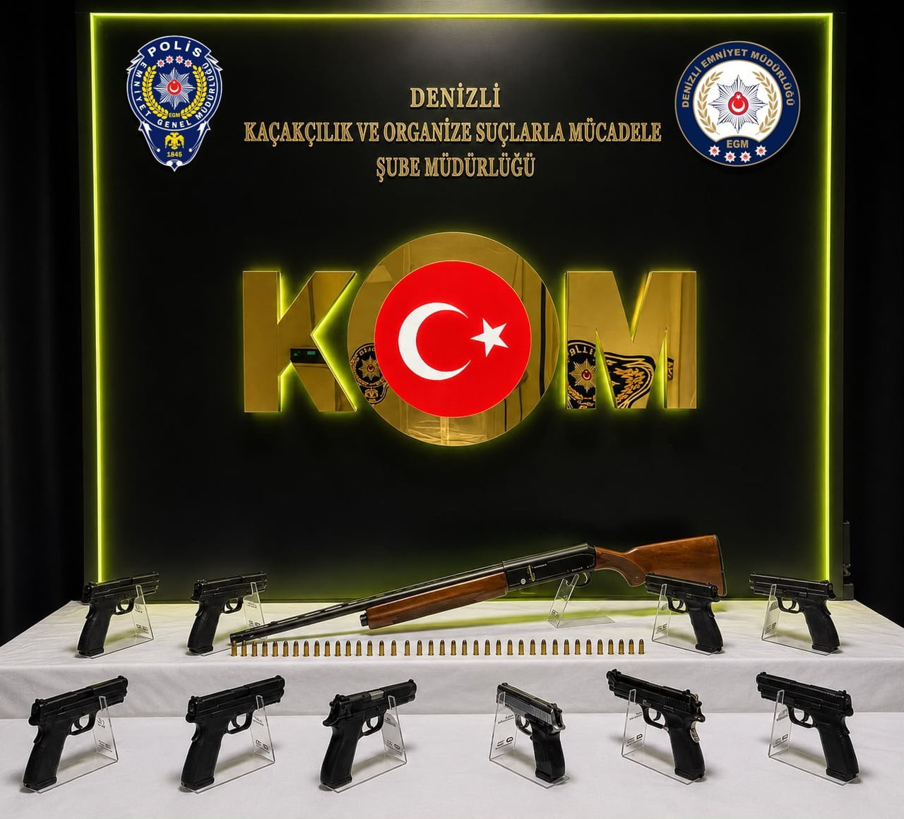 DENİZLİ İL EMNİYET MÜDÜRLÜĞÜ EKİPLERİNCE GERÇEKLEŞTİRİLEN OPERASYONDA RUHSATSIZ SİLAH VE MÜHİMMAT...
