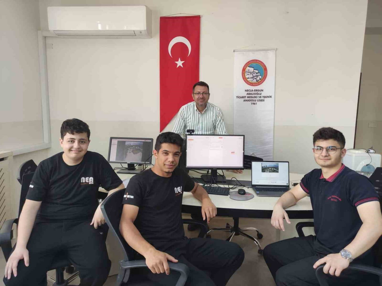 DENİZLİ-MERKEZEFENDİ NECLA-ERGUN ABALIOĞLU TİCARET MESLEKİ VE TEKNİK ANADOLU LİSESİ ÖĞRENCİLERİ...