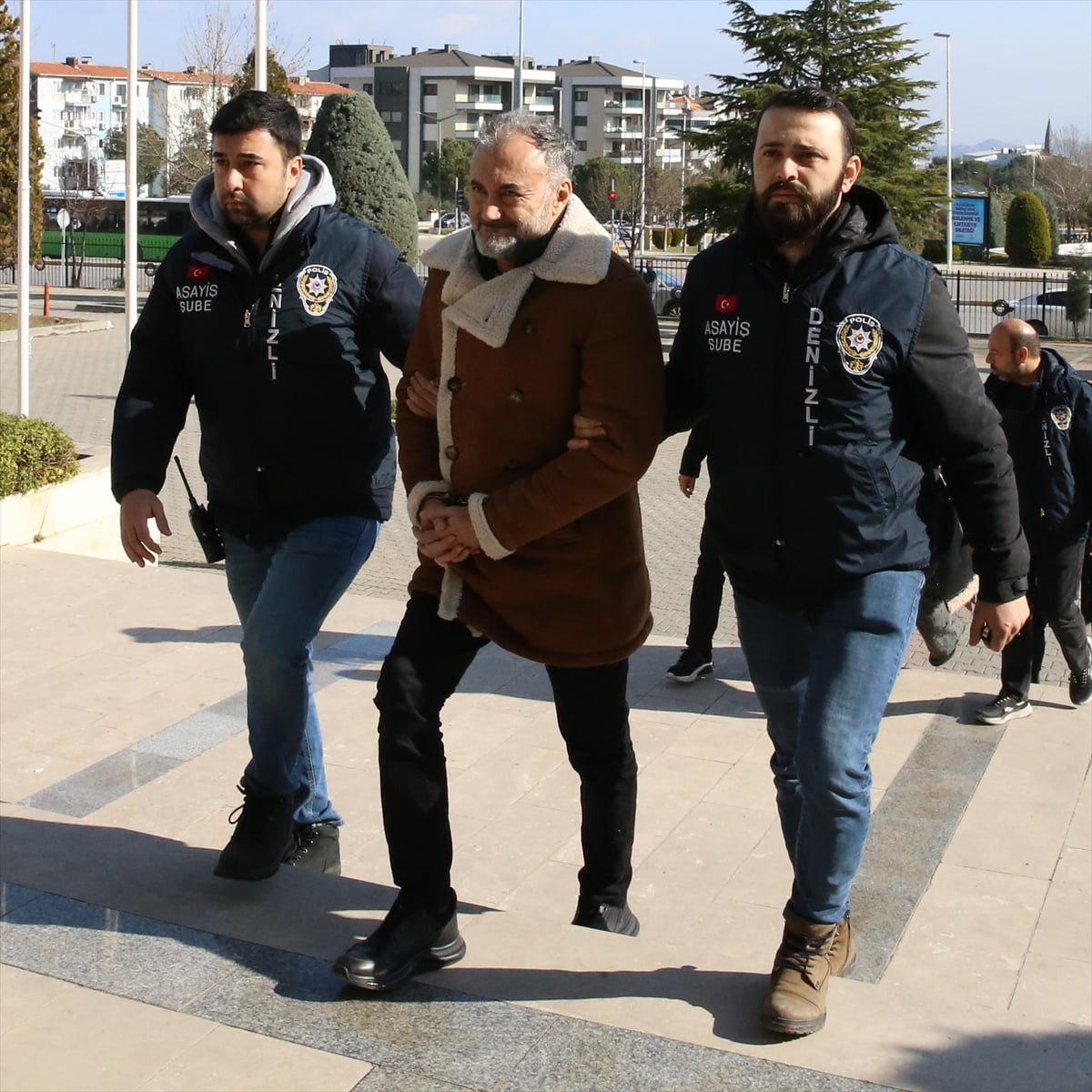 Denizli'de, 10 haftanın üzerindeki gebeliklerde yasa dışı kürtaj yapıldığı iddiasıyla özel bir...